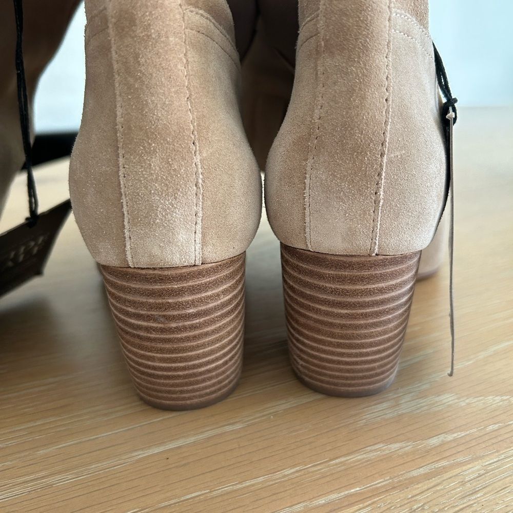 Vince Camuto Casey Boot Knee High Beige Suede Block Heel Size 8, NWT, no box - Picture 5 of 8